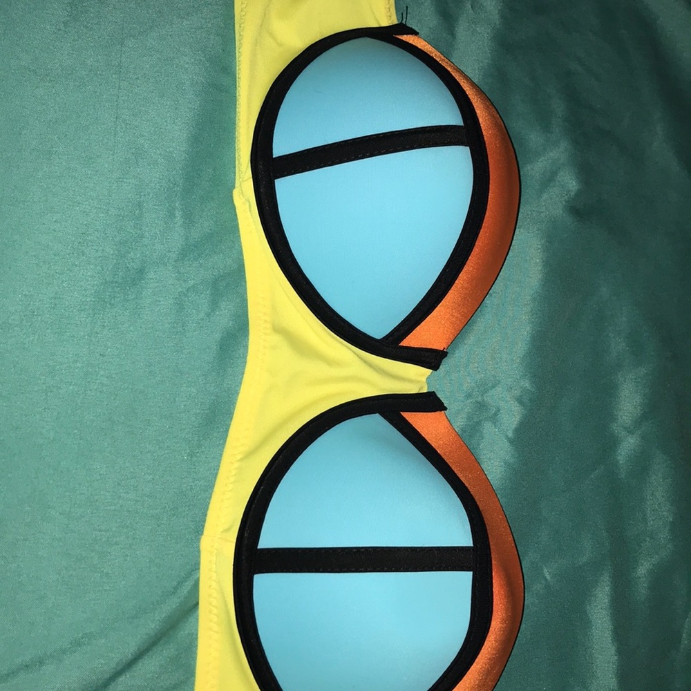 Bikini - Picture 2 of 6